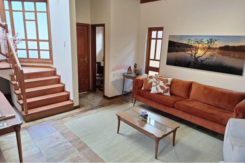 Casa - Venda - Araxá , Minas Gerais - Maria Aparecida de Moura Oliveira foto sala escada.jpg - 870431004-121