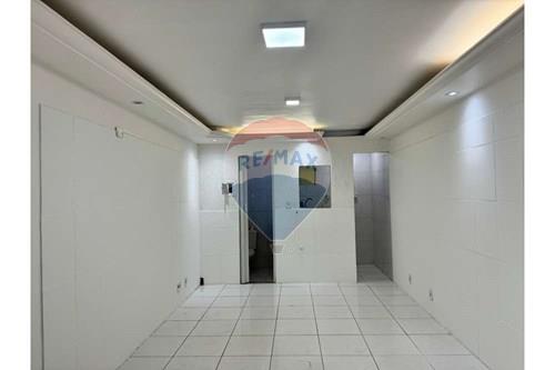 Venda-Cj. Comercial/ Sala-SCLN 114 , 50  - loja virada para o residencial  - Asa Norte , Brasília , Distrito Federal , 70764530-880261103-13