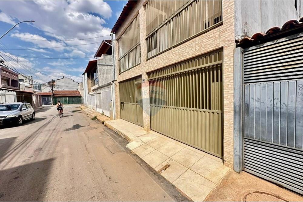 Sobrado - Venda - Águas Claras , Distrito Federal - b32940bf-b2c0-4b2e-be9f-8125b044fbc9.jpg - 880341099-45