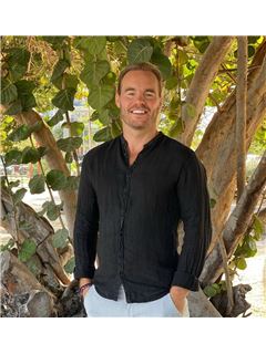 Asociado de Venta/Agente - Fred Van De Poll - RE/MAX ADVANTAGE REALTY