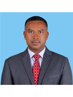 Associate - Raymond Brown - RE/MAX ELITE REALTY 3