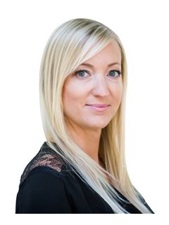 Asociado de Venta/Agente - Nicole Thomas - RE/MAX CAYMAN ISLANDS