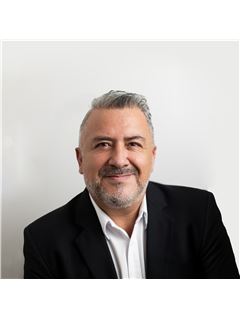 Eduardo Perez - RE/MAX LEGACY