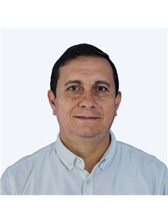 Associate - Armando Rendon - RE/MAX PLUS