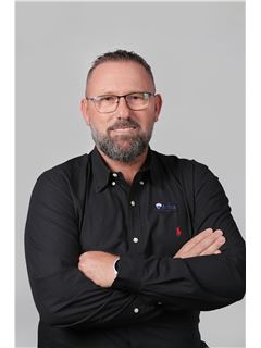 Marco Roelofs - RE/MAX ADVANTAGE REALTY