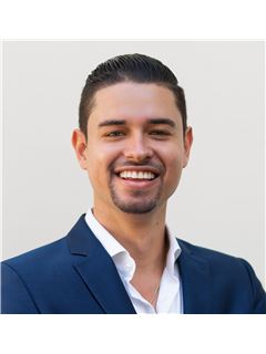 Asociado de Venta/Agente - Nicholas Dibb - RE/MAX CAYMAN ISLANDS