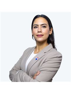 Associate - Casandra Chaidez - RE/MAX PLUS