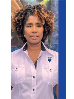 Associate - Natalia Long - RE/MAX TITANS