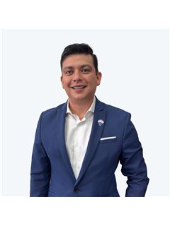 Associate - Ricardo Estrada - RE/MAX PLUS