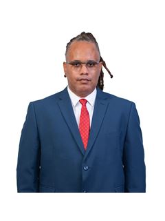 Makelaar - Adrian Benjamin - RE/MAX ELITE