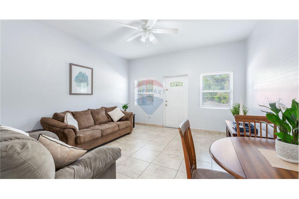 Appartement - Te Koop - George Town East, George Town, Cayman Islands - 2 - 90146002-458