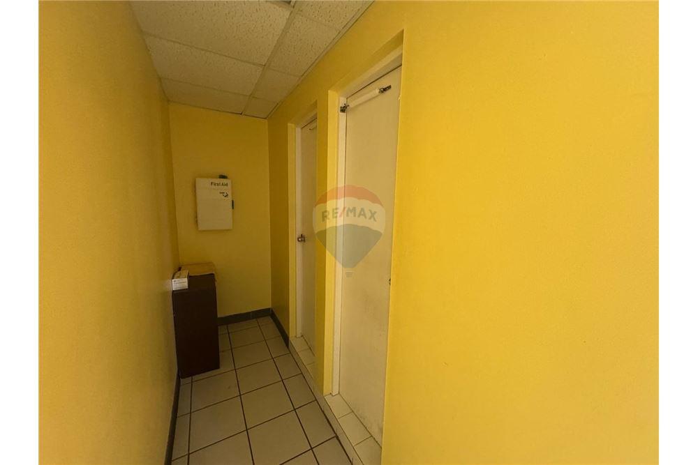 Bedrijfsmatig / Detailhandel - Te Koop - Puerto Nuevo, San Juan, Puerto Rico - 11 - 90102025-337