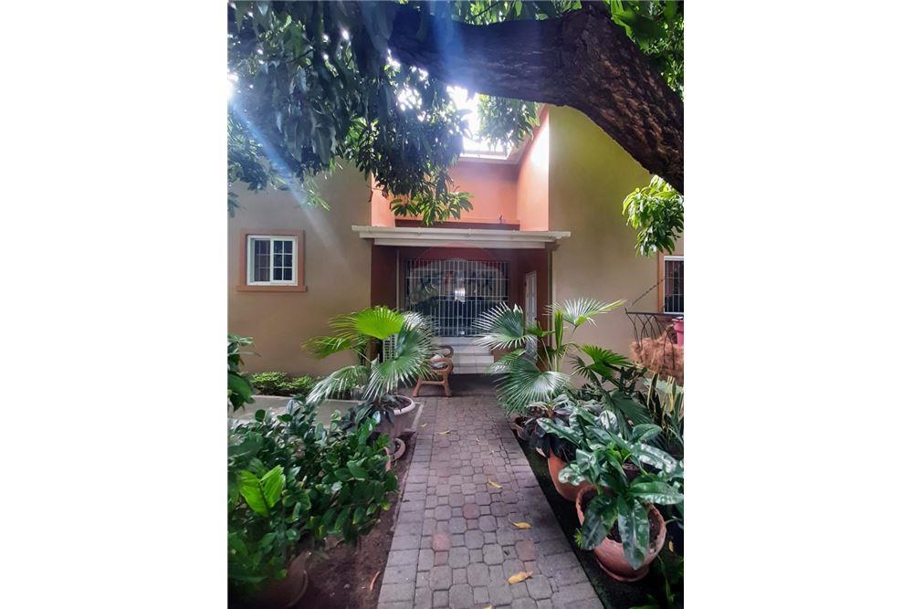 Villa - Te Koop - Lady Musgrave, Saint Andrew, Jamaica - 1 - 901321002-7