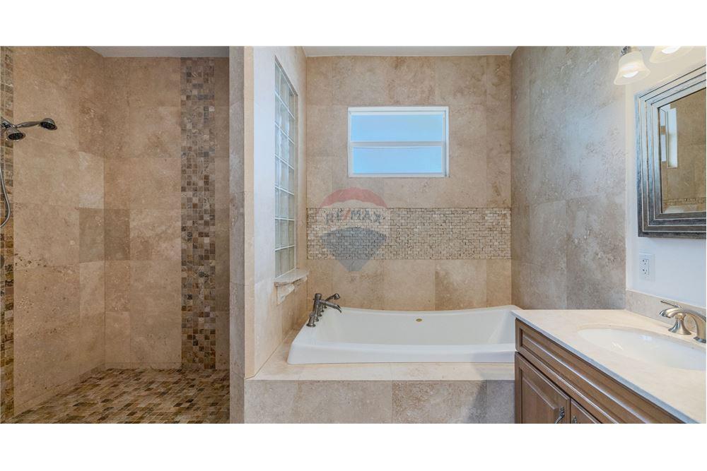 Villa - Te Koop - W Bay North East, West Bay, Cayman Islands - 19 - 90146012-238