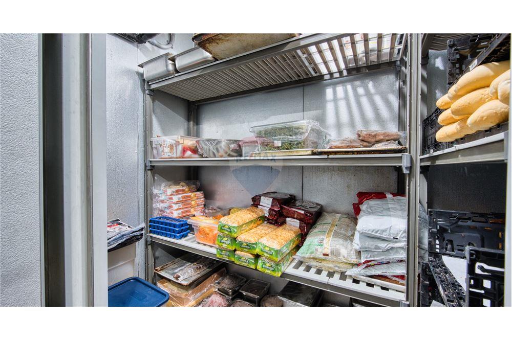 Bedrijfsmatig / Detailhandel - Te Koop - George Town, Grand Cayman, Cayman Islands - 11 - 90146048-4