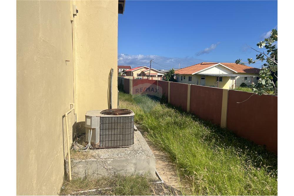 Bedrijfsmatig / Detailhandel - Te Koop - Sint Nicolaas, Aruba, Aruba - 53942 - 90105035-27