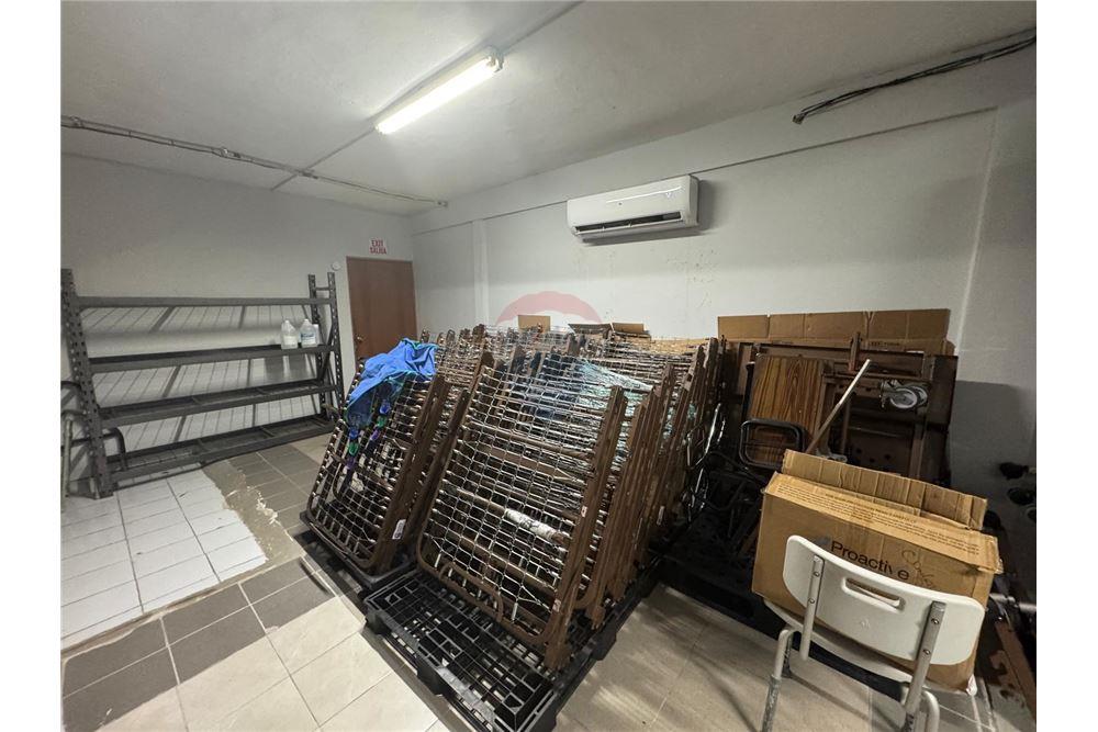 Bedrijfsmatig / Detailhandel - Te Koop - Puerto Nuevo, San Juan, Puerto Rico - 31 - 90102025-337