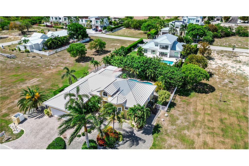 Villa - Te Koop - W Bay North East, West Bay, Cayman Islands - 33 - 90146012-238