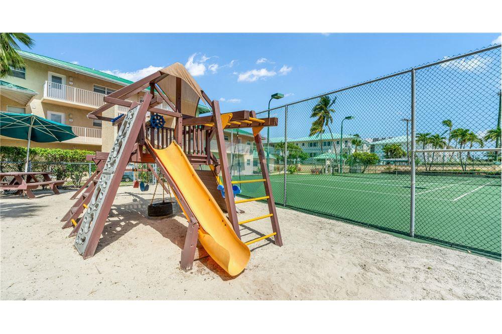 Appartement - Te Koop - W Bay Bch South, Seven Mile, Cayman Islands - 39 - 90146034-181