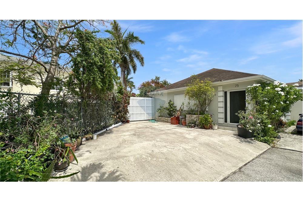 Appartement - Te Koop - George Town East, George Town, Cayman Islands - 1 - 90146011-181