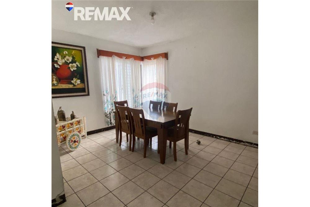 Villa - Te Koop - Mixco, Guatemala, Guatemala - 4 - 902611001-83