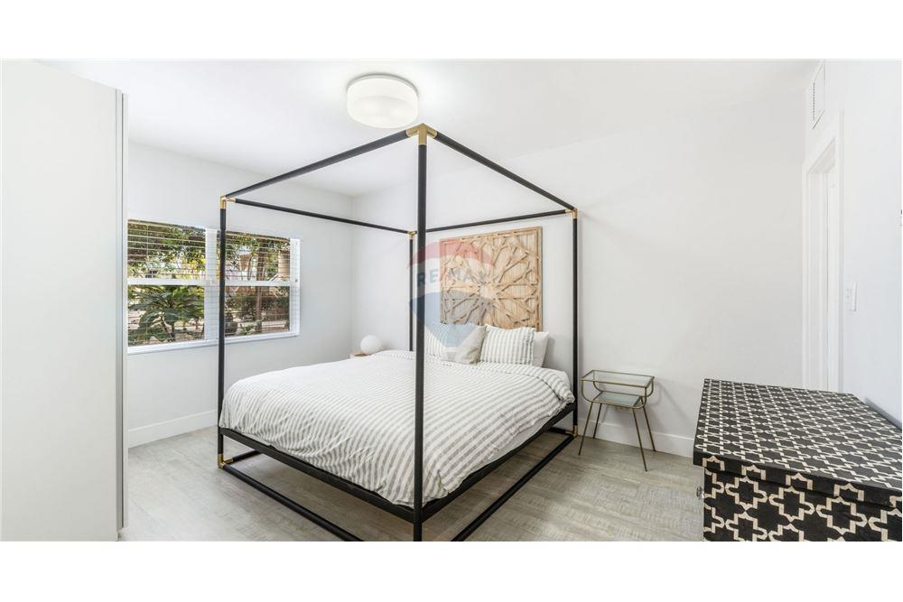 Appartement - Te Koop - W Bay Bch South, Seven Mile, Cayman Islands - 28 - 90146034-181