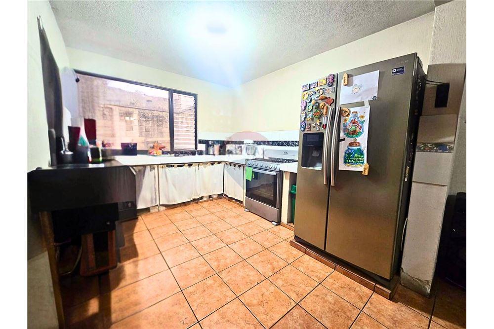 Villa - Te Koop - Mixco, Guatemala, Guatemala - 13 - 901491001-12