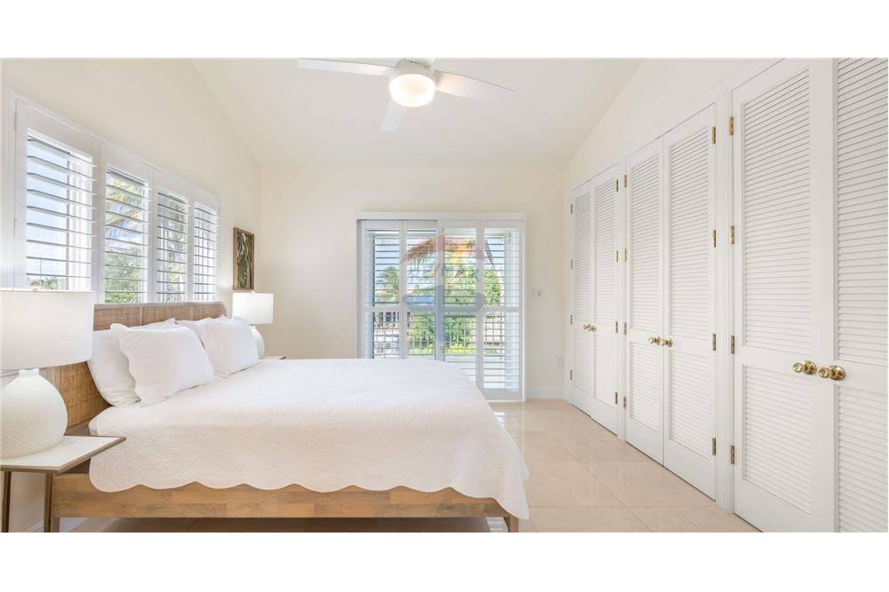 Villa - For Sale - W Bay Bch North, West Bay, Cayman Islands - 28 - 90146034-171