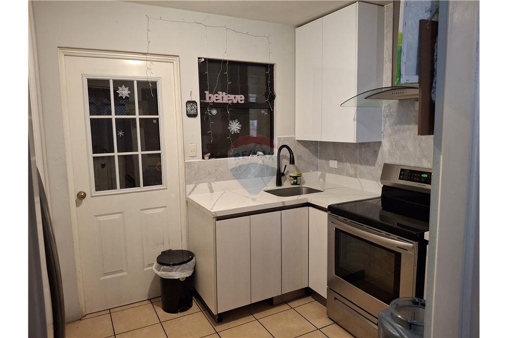 Villa - Te Koop - Mixco, Guatemala, Guatemala - 1 - 902091021-6