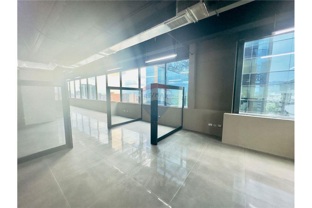 Bedrijfsmatig / Detailhandel - Te Koop - Zona 14, Guatemala, Guatemala - 10 - 902611006-5