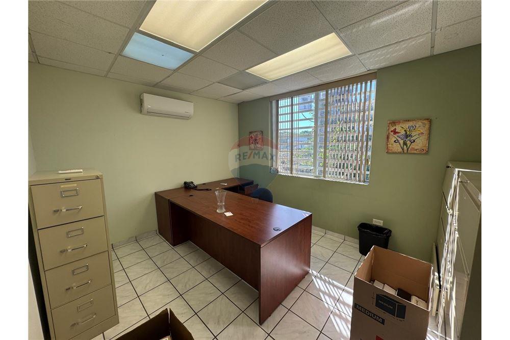 Bedrijfsmatig / Detailhandel - Te Koop - Puerto Nuevo, San Juan, Puerto Rico - 8 - 90102025-337