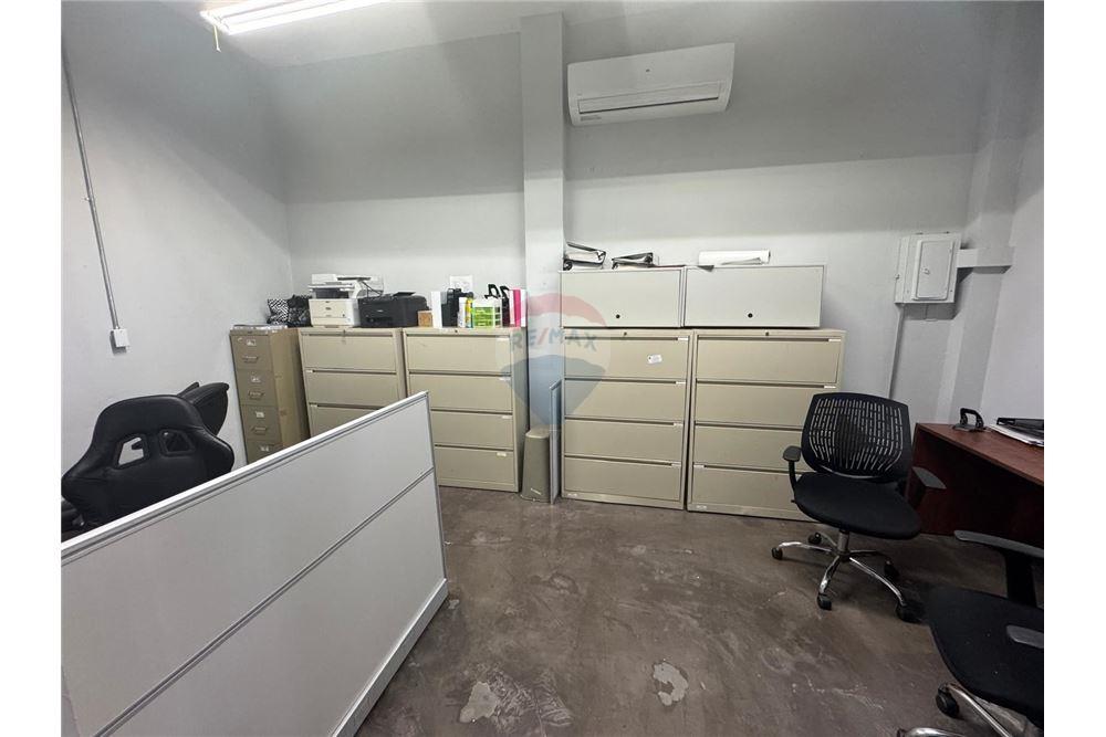 Bedrijfsmatig / Detailhandel - Te Koop - Puerto Nuevo, San Juan, Puerto Rico - 18 - 90102025-337