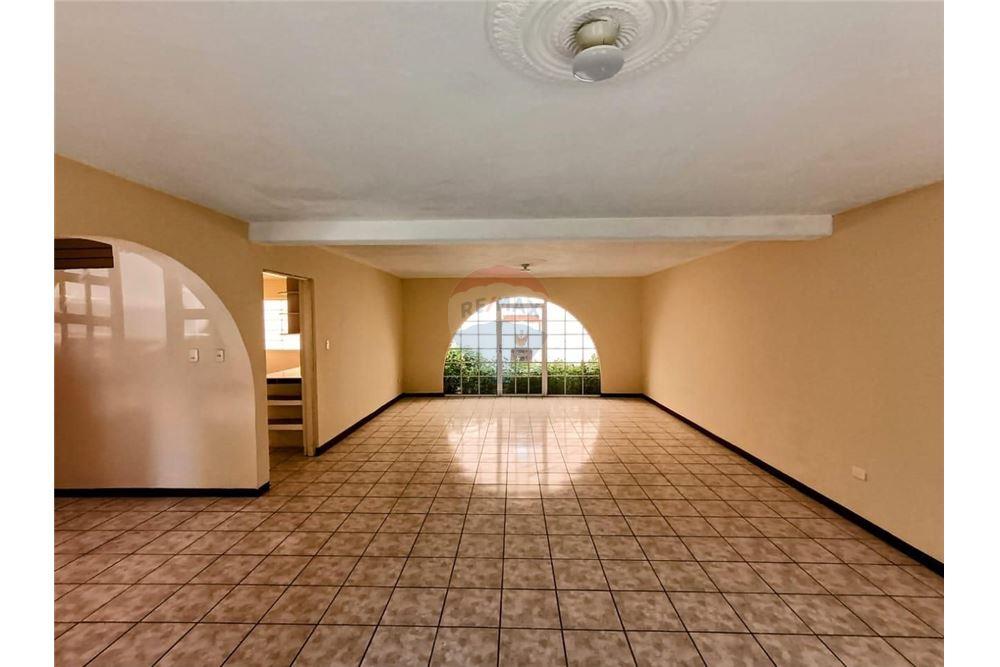 Villa - Venta - San Lucas Sacatepéquez, Sacatepéquez, Guatemala - 3 - 90129016-37