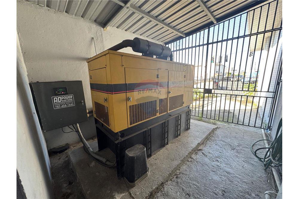 Bedrijfsmatig / Detailhandel - Te Koop - Puerto Nuevo, San Juan, Puerto Rico - 25 - 90102025-337