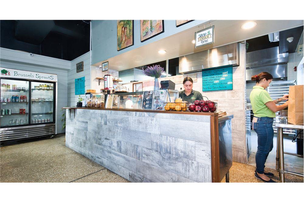 Bedrijfsmatig / Detailhandel - Te Koop - George Town, Grand Cayman, Cayman Islands - 1 - 90146048-4