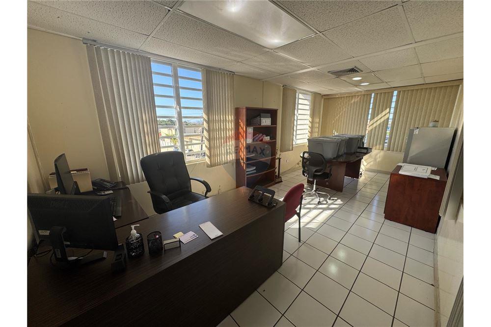Bedrijfsmatig / Detailhandel - Te Koop - Puerto Nuevo, San Juan, Puerto Rico - 5 - 90102025-337