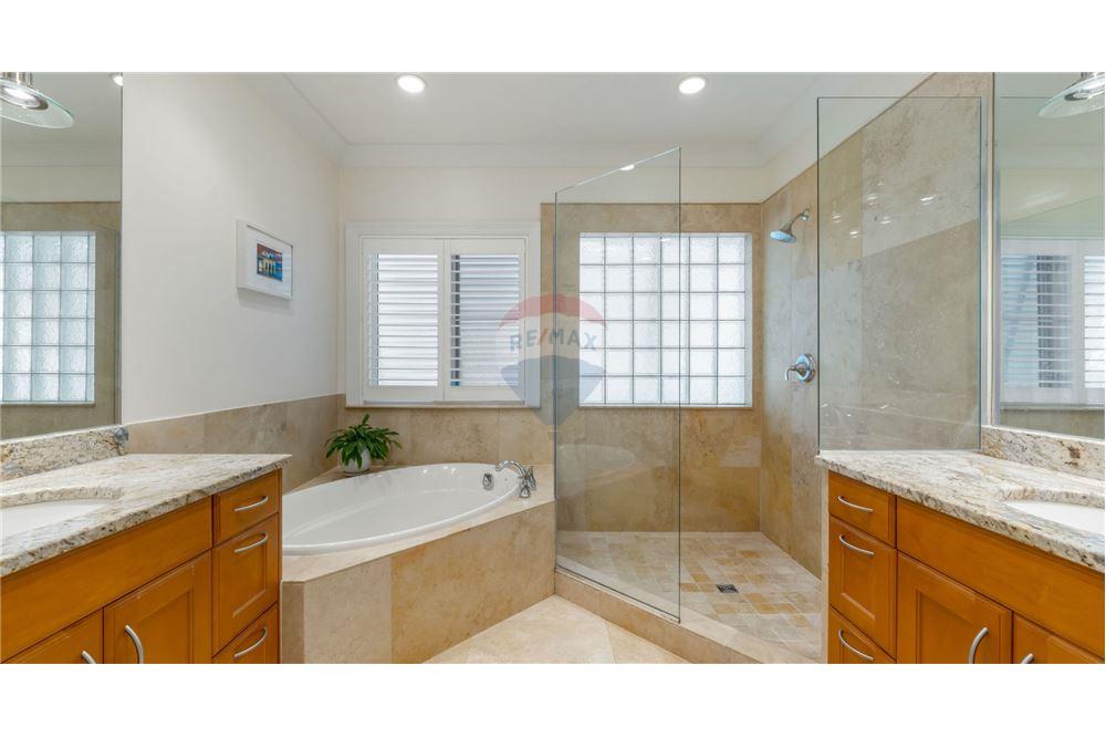 Villa - For Sale - W Bay Bch North, West Bay, Cayman Islands - 24 - 90146034-171