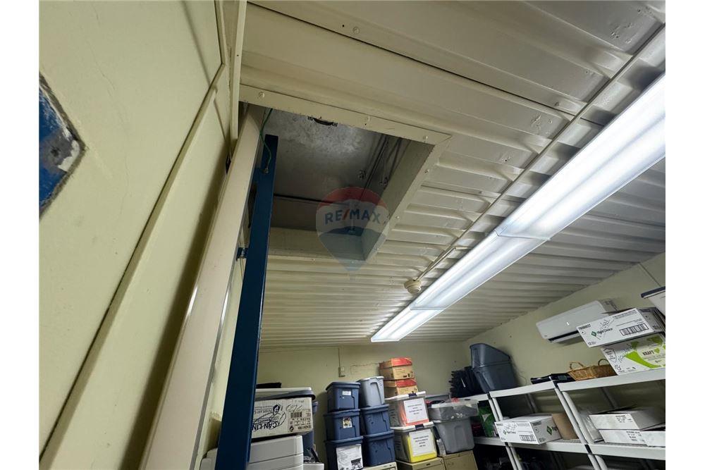 Bedrijfsmatig / Detailhandel - Te Koop - Puerto Nuevo, San Juan, Puerto Rico - 27 - 90102025-337