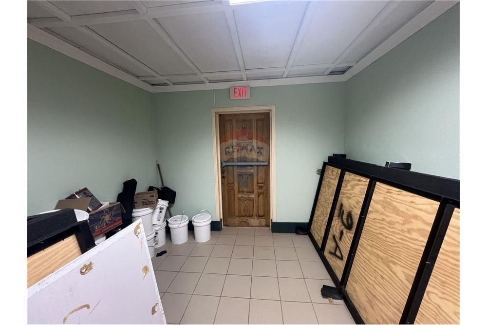 Bedrijfsmatig / Detailhandel - Te Koop - Sint Nicolaas, Aruba, Aruba - 12 - 90105035-27