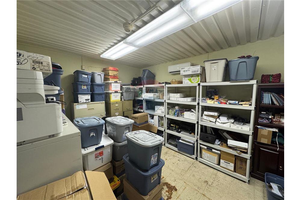 Bedrijfsmatig / Detailhandel - Te Koop - Puerto Nuevo, San Juan, Puerto Rico - 13 - 90102025-337