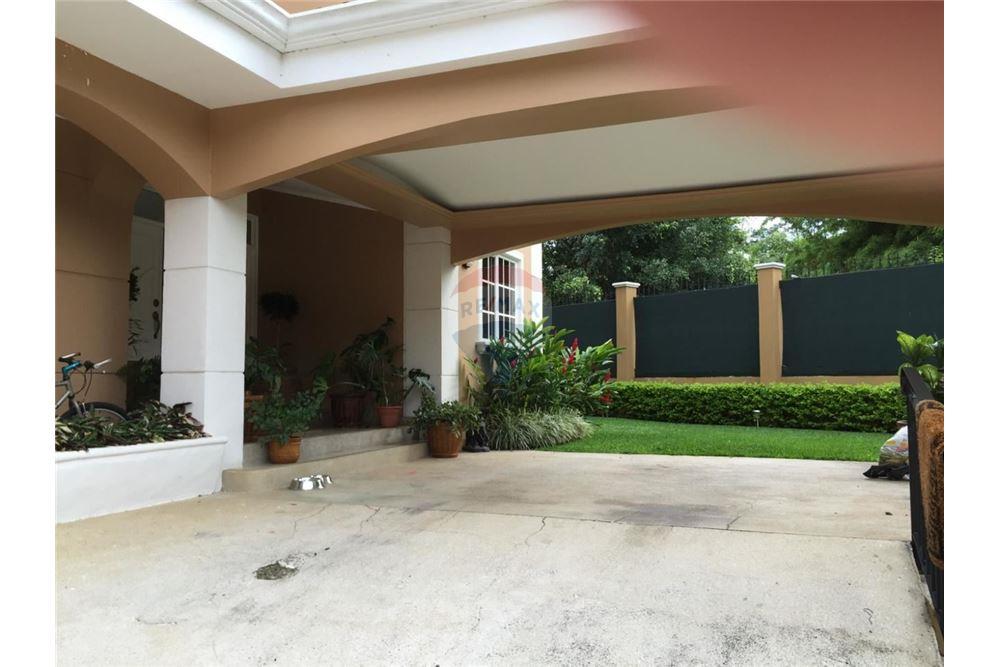 Villa - For Sale - Curridabat, San José - Curridabat, Costa Rica - 1 - 901251002-34