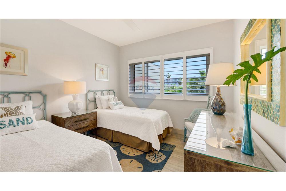 Condo/Apartment - For Sale - W Bay Bch South, Seven Mile, Cayman Islands - 18 - 90146002-433