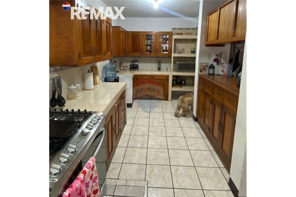 Villa - Te Koop - Mixco, Guatemala, Guatemala - 5 - 902611001-83