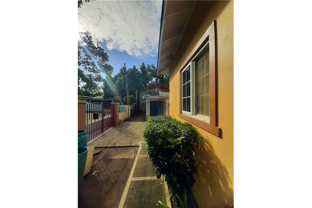 Villa - Te Koop - Lady Musgrave, Saint Andrew, Jamaica - 3 - 901321002-7