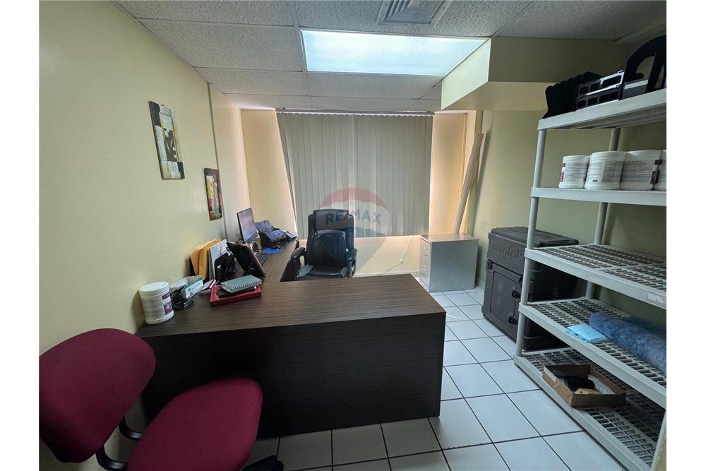 Bedrijfsmatig / Detailhandel - Te Koop - Puerto Nuevo, San Juan, Puerto Rico - 16 - 90102025-337