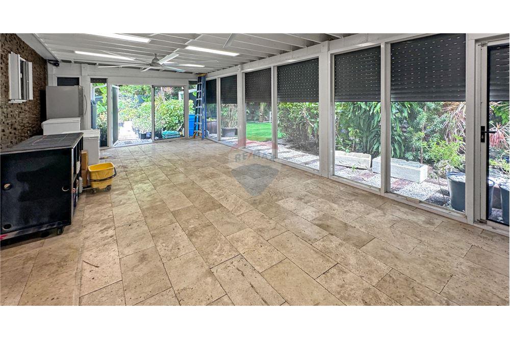 Appartement - Te Koop - George Town East, George Town, Cayman Islands - 32 - 90146011-181