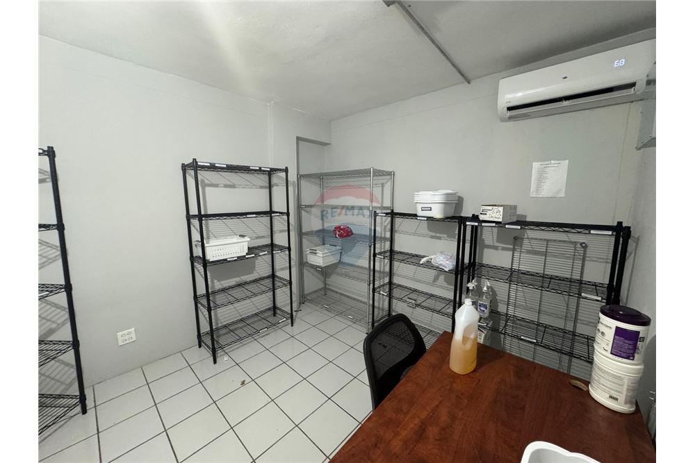 Bedrijfsmatig / Detailhandel - Te Koop - Puerto Nuevo, San Juan, Puerto Rico - 32 - 90102025-337