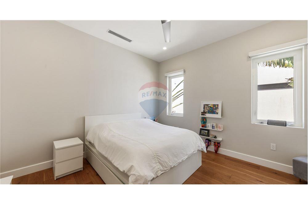 Villa - For Sale - W Bay Bch North, West Bay, Cayman Islands - 22 - 90146051-48