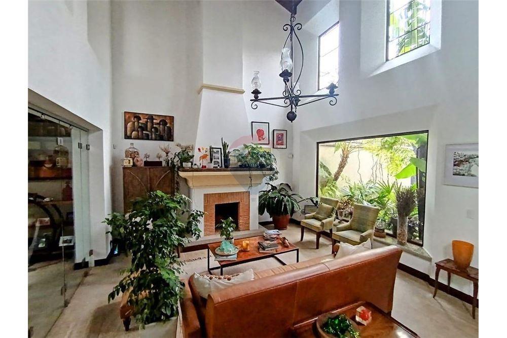 Villa - For Sale - La Antigua Guatemala, Sacatepéquez, Guatemala - 1 - 90129001-375