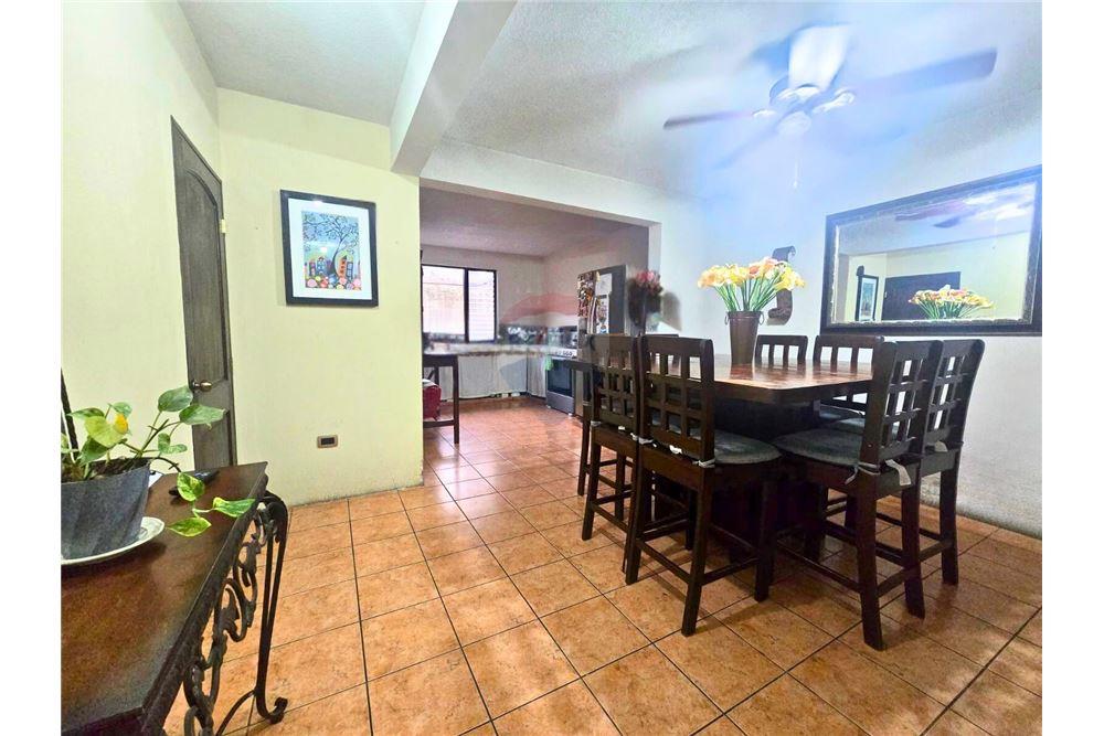 Villa - Te Koop - Mixco, Guatemala, Guatemala - 4 - 901491001-12